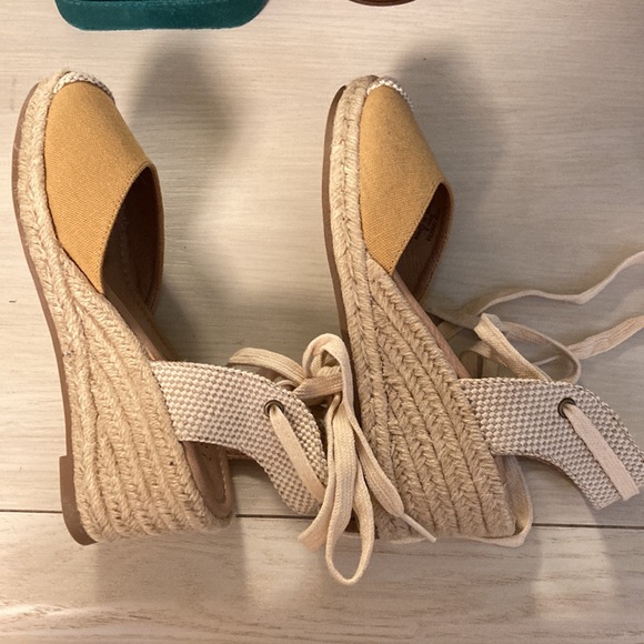 NWOT Journee Collection Monte Espadrilles - Picture 6 of 7